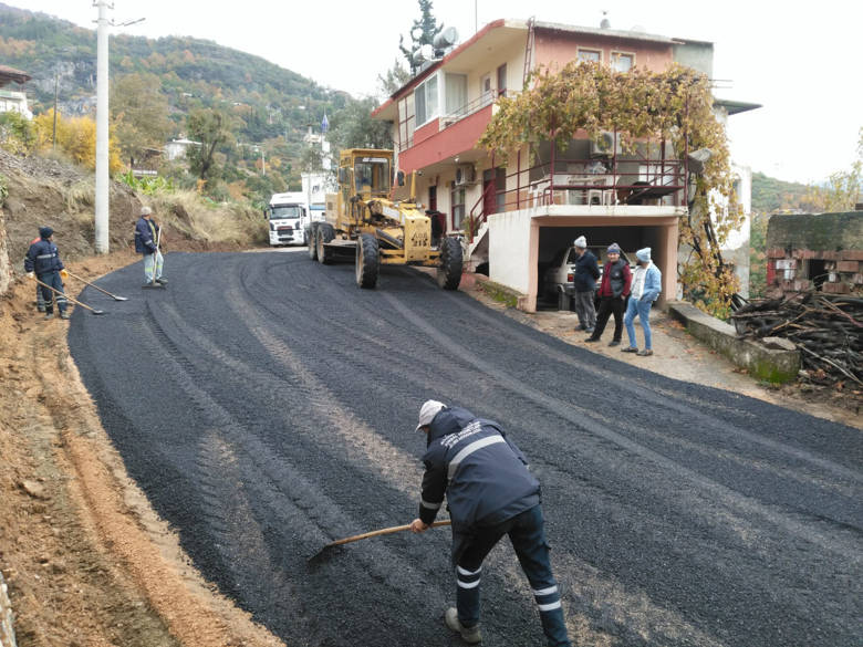 Alanya Kırsalında Bozulan Grup Yollarına Müdahale