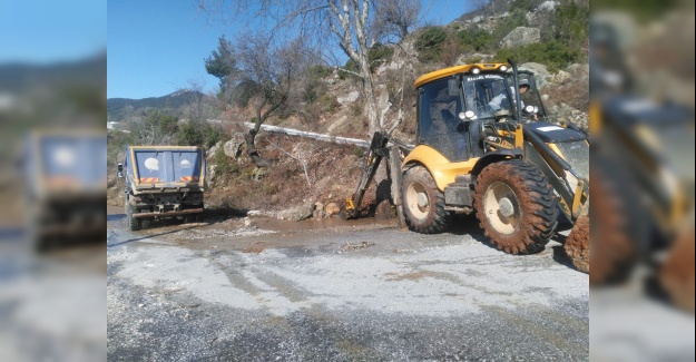 Alanya’da Yağış Sonrası Bozulan Yollara Bakım ve Onarım