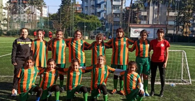 Alanyaspor Kız Futbol Okulu Çalışmalarına Başladı