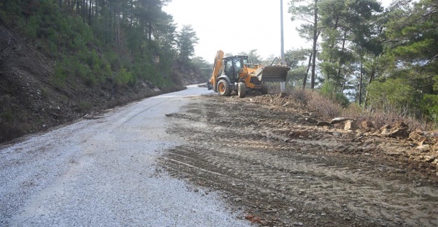 Gümüşkavak Yolu'nda Oluşan Heyelanın İzleri Silindi