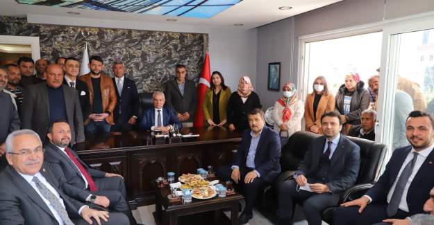 Ak Parti'den Hemşehri Derneklerine Çıkartma