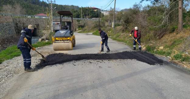 Alanya Kırsalı’nda yol bakım onarımları sürüyor.
