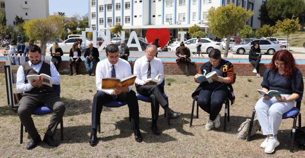 Alkü'de Kitap Okuma Etkinliği Düzenlendi