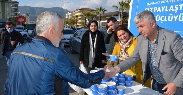 Büyükşehir’den Berat Kandili’nde lokma ve helva ikramı