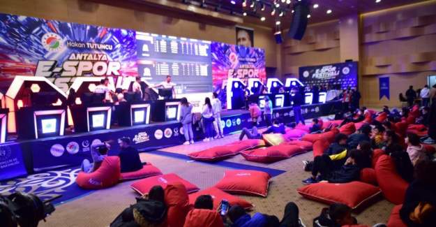 Kepez’de E-SPORFEST Heyecanı Sürüyor