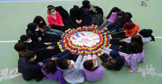 Öğrencilerden Down Sendromu Farkındalık Günü İçin  Renkli Etkinlikler