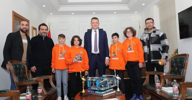 Robotik Kodlama Atölyesi Öğrencilerinden Kaymakam Ürkmezer'e Ziyaret