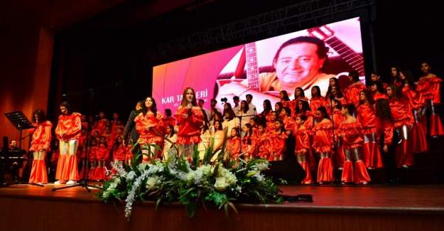 Sanatçı Kayahan Konserle Anıldı