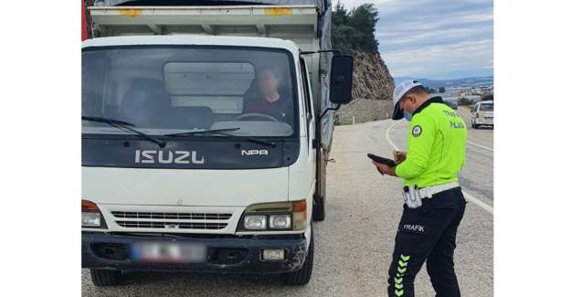 Trafik Güvenliğini Tehlikeye Atan Sürücülere Ceza Kesildi