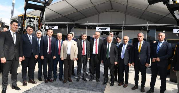 Vali Yazıcı Komatek Fuarı’na Katıldı