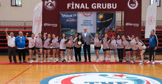 Hentbol Kadınlar 1. Lig Play-Off Müsabakaları'nda  Şampiyon Mersin Büyükşehir Belediyespor Kulübü