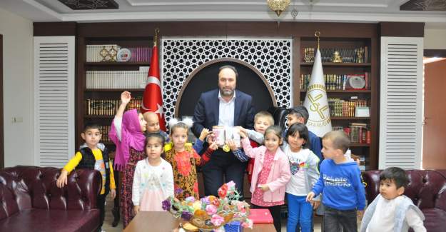 Minik Ellerden Yetim Kardeşlerine Kocaman Yardım