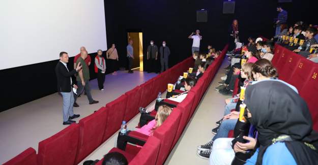Öğrencilere Yönelik Sinema Filmi Etkinliği Düzenlendi