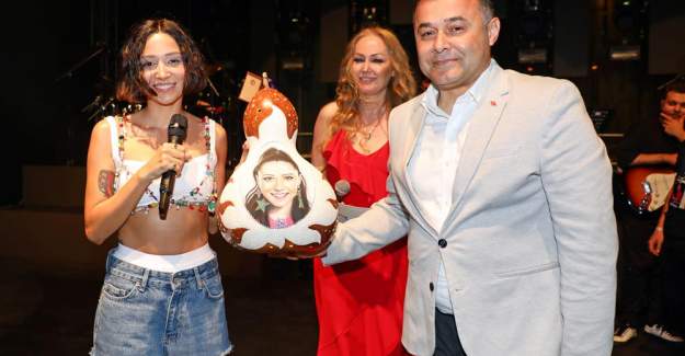 Festivalin Son Gününde Zeynep Bastık Rüzgarı Esti
