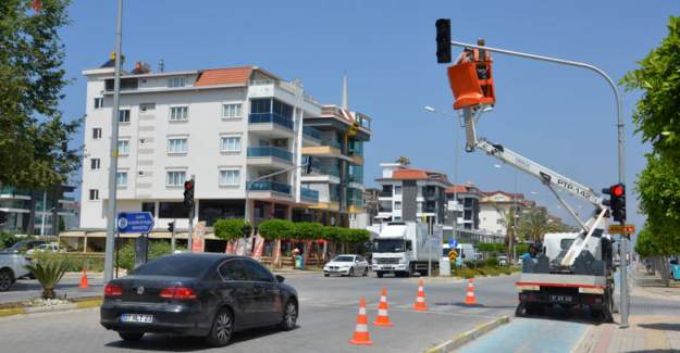 Alanya ALKÜ Kavşağına Sinyalizasyon