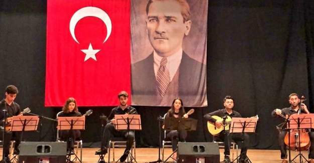 Alkü Öğrencileri İzmir'de Müzikseverlerin Beğenisini Kazandı