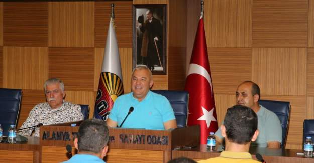 Başkan Şahin'e Hal Esnafından Çiçekli Teşekkür