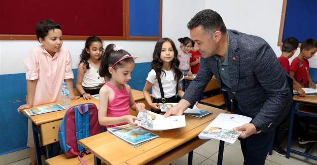 Başkan Yücel'den Öğrencilere Karne Sürprizi