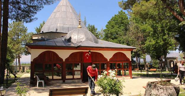 Büyükşehir Belediyesi Abdal Musa Türbesi ve Çevresini Anma Etkinliklerine Hazırlıyor