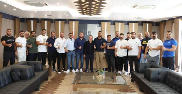 Büyükşehir Pehlivanları Kırkpınar Öncesi Başkan Böcek’i Ziyaret Etti