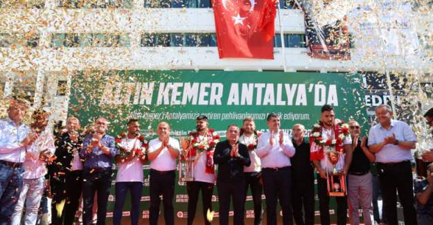 Antalya’nın Gururu Başpehlivanlara Coşkulu Karşılama