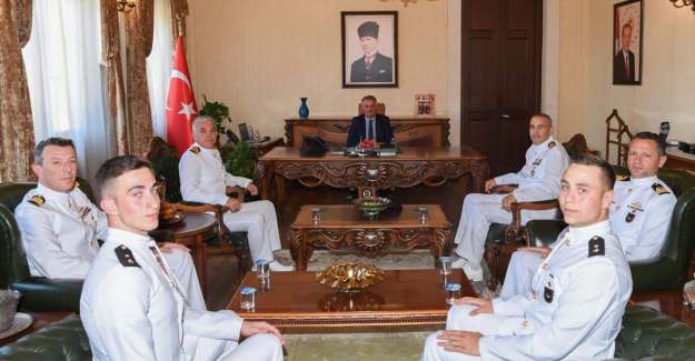 Vali Yazıcı Deniz Harp Okulu Öğrencilerini Kabul Etti