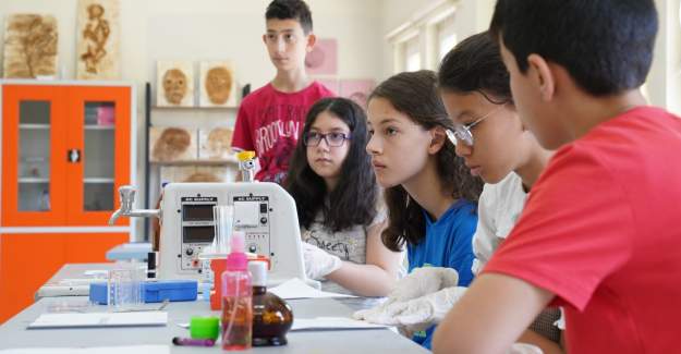 1 Milyon Öğrenci Yaz Okullarında Hem Eğleniyor Hem Öğreniyor