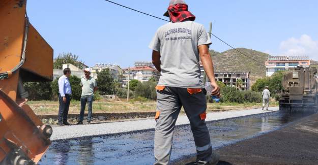 Belediye Asfalt Serimine Devam Ediyor