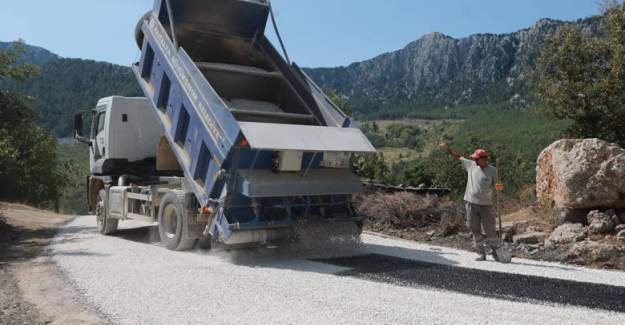Serik’te 30 Kilometrelik Grup Yolu Asfaltlanıyor