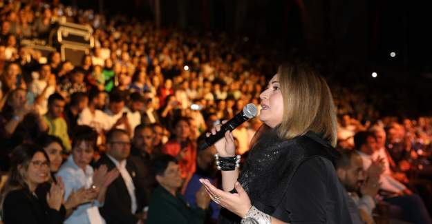 Alkü'de Azerin Şarkılarıyla Gönülleri Fethetti