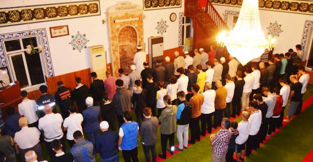Gençler Alaaddinoğlu Camii'nde Sabah Namazında Buluştu