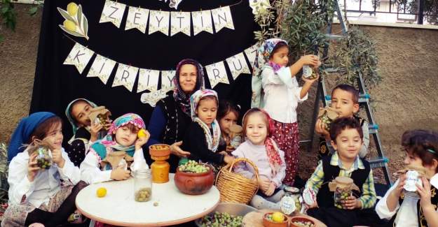 Minik Öğrencilere Yönelik Zeytin Kırma Etkinliği Düzenlendi