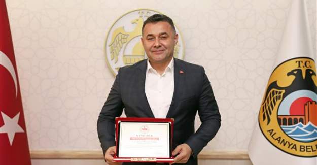 Başkan Yücel'e "Yılın En Başarılı Belediye Başkanı" Ödülü