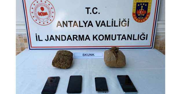 Uyuşturucu Tacirleri Yakayı Ele Verdi