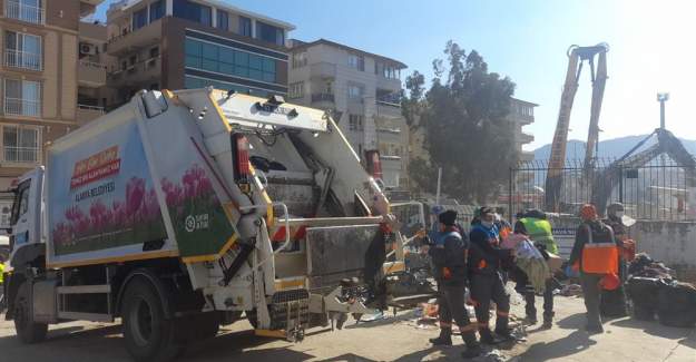 Alanya Belediyesi Temizlik Ekibi Deprem Bölgesinde