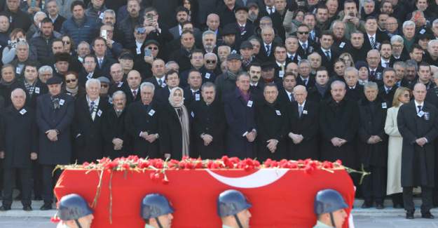 Deniz Baykal Son Yolculuğuna Uğurlandı
