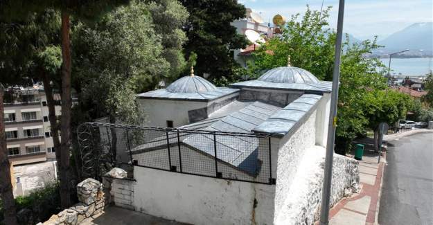 Alanya Kalesi'nin Önemli Tarihi Değerlerinden Sitti Zeynep Türbesi'nin Çatısı Onarıldı