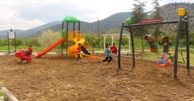 Büyükşehir İlçelerde Çocuklar İçin Oyun Parkı Yaptı