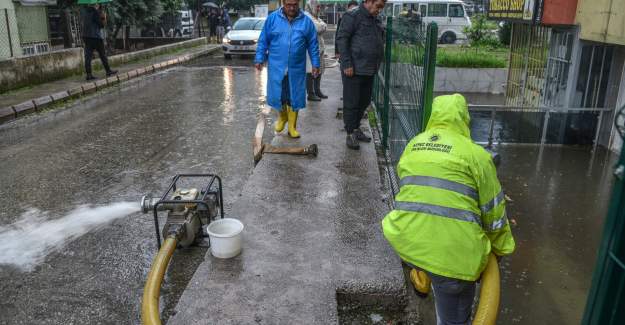 Kepez Belediyesi, Sel Felaketinin İzlerini Siliyor