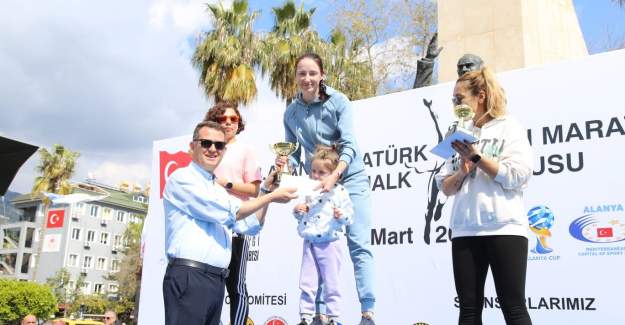 24. Alanya Atatürk Halk Koşusu ve Yarı Maratonu Gerçekleştirildi