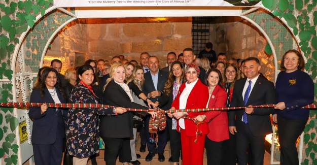 Alanya'nın İpek Serüveni Sergisi Tarihi Kızılkule'de Açıldı