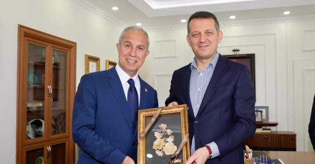 Alanya Belediye Başkanı Osman Tarık Özçelik Kaymakam Ürkmezer'i Ziyaret Etti
