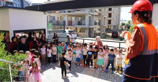 Alanya Belediyesi Çocuk Kreşinde Afet Tatbikatı Yapıldı