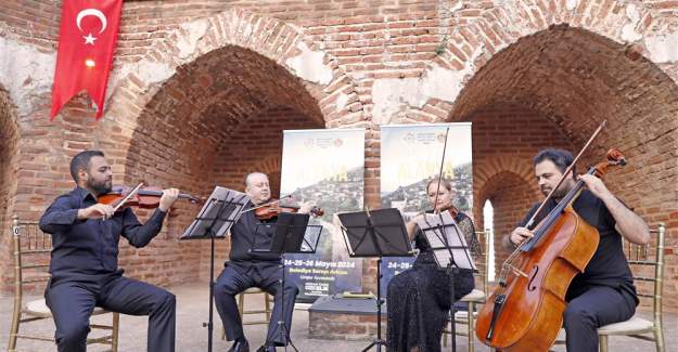 Cumhurbaşkanlığı Senfoni Orkestrası'ndan Tarihi Kızılkule'de Klasik Müzik Esintileri