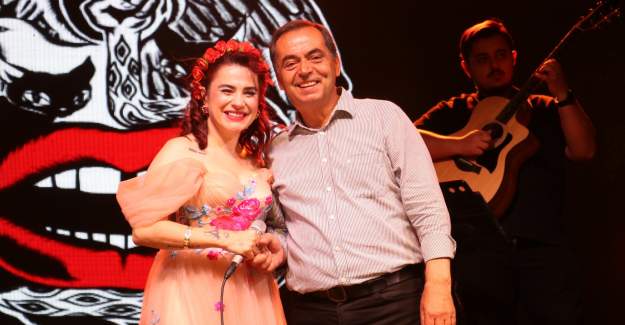Gazipaşa'da 19 Mayıs Ceylan Ertem Konseri Eşliğinde Coşkuyla Kutlandı
