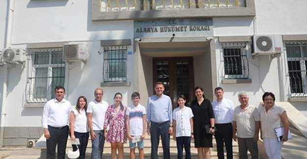 Türkiye LGS Şampiyonları Kaymakam Ürkmezer'i Makamında Ziyaret Etti