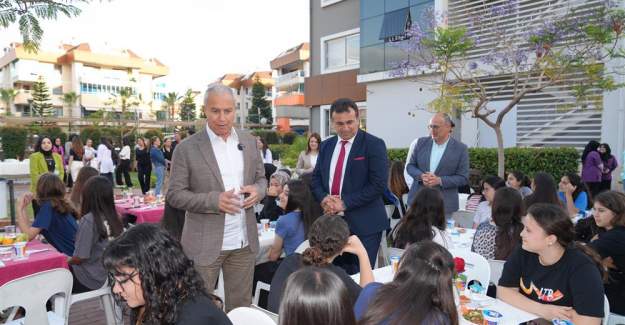 Alanya Belediyesi Ortaöğretim Kız Öğrenci Yurdu'nda Moral ve Motivasyon Gecesi