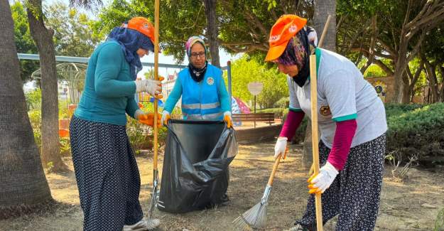 Kadınlar Alanya’nın Yeşil Alanlarını Güzelleştiriyor