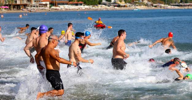 34. Alanya Triatlonu Halk Yarışlarıyla Start Aldı: 130 Sporcu Mücadele Etti