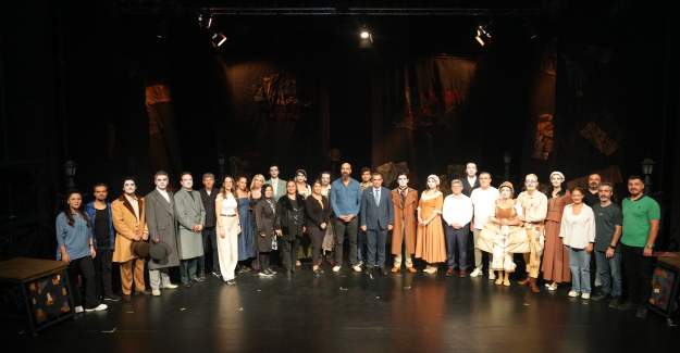 Alanya Belediye Tiyatrosu Yeni Sezona Palto İle Başlıyor